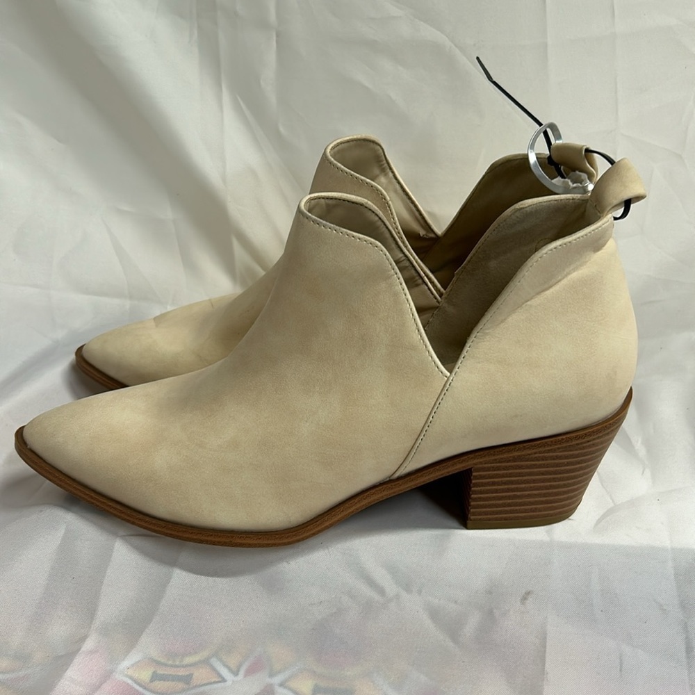 ZBY Ankle Boot. Pull On. Size 8. New
